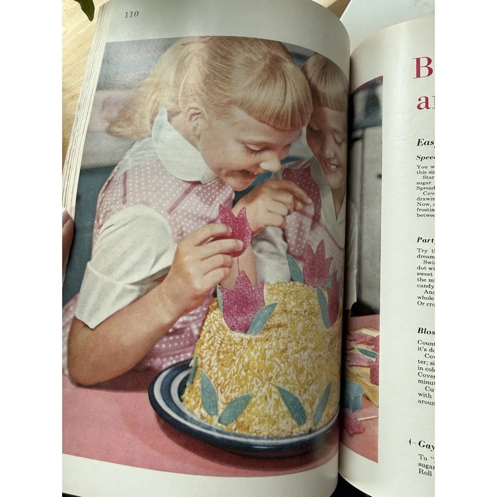Vintage 1968 Better Homes and Garden Holiday Cookbook. Special Occasions